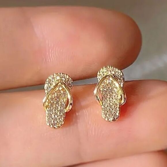 Grandest Birch Creative Earrings Stylish Slipper-shaped Gold Tone Earrings - Picture 2 of 8